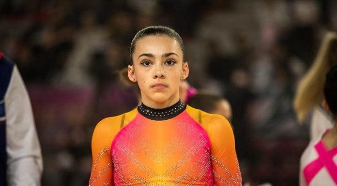 Romane Hamelin entre son nom dans le code de pointage