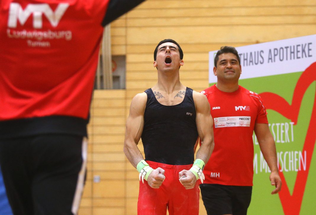 BAU// 11.11.2023 Ludwigsburg Turnen Gerätturnen MTV Ludwigsburg vs. Siegerländer KV, Lorenzo Bonicelli (MTV) freut sich